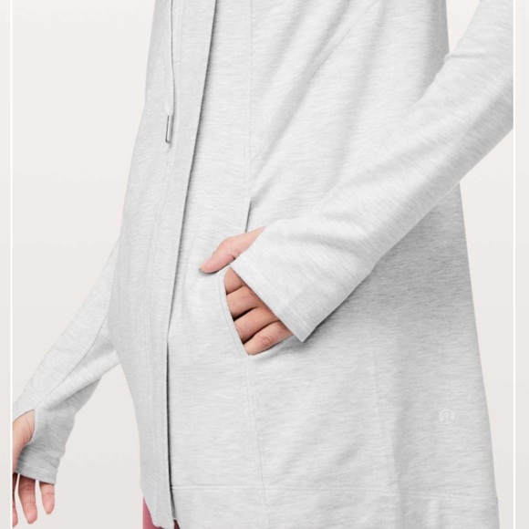 Lululemon Coast Easy Wrap. Size 8 - Picture 4 of 10